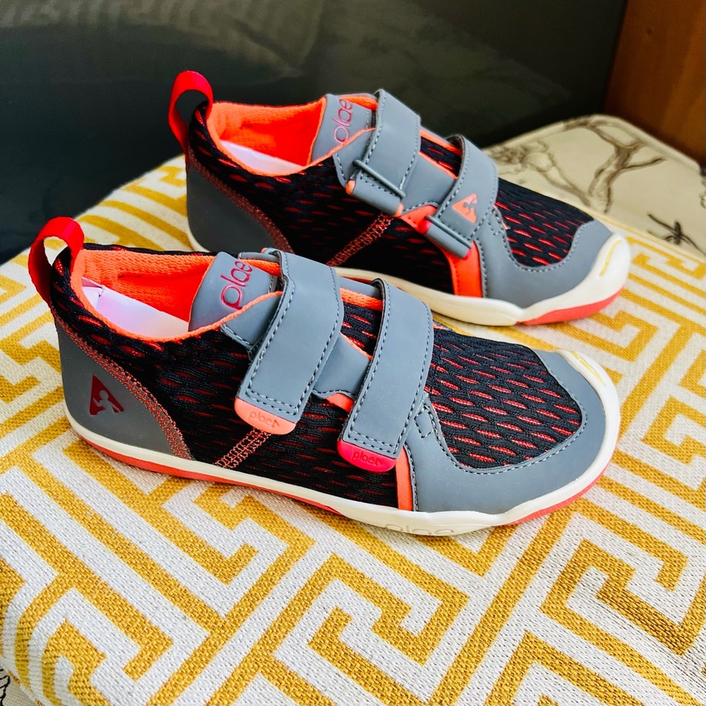 Plae sneakers